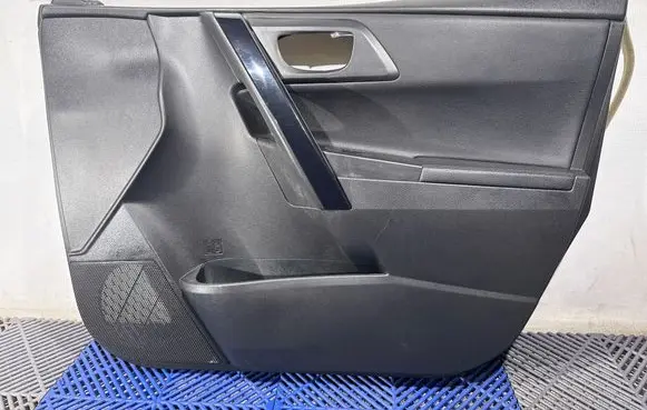 Toyota Auris E180 Front door card panel trim