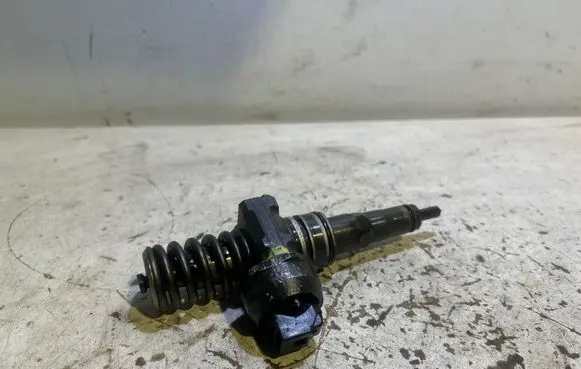 Skoda Octavia Mk2 (1Z) Fuel injector 038130073AG