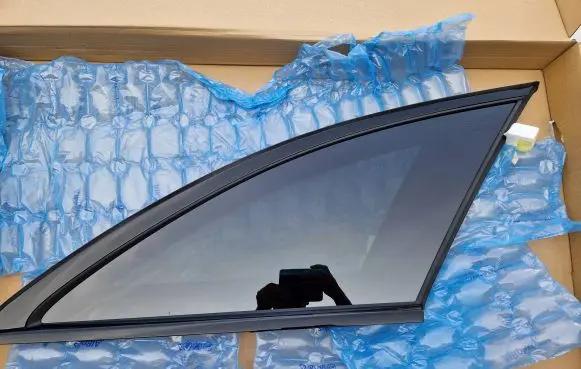 Mercedes-Benz E W214 Front triangle window/glass A2146701201