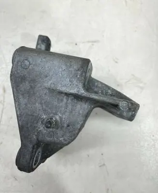 Dodge Durango Engine mounting bracket 68275984AA 09104