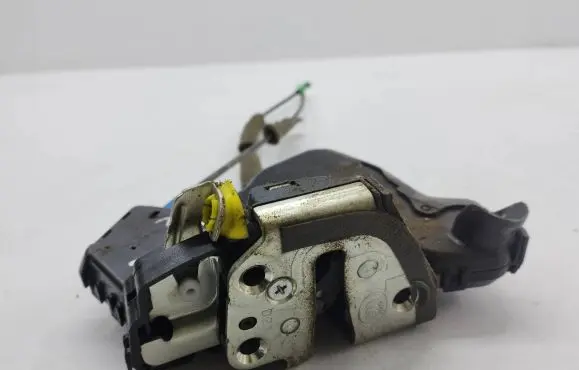 Toyota Corolla Verso AR10 Front door lock