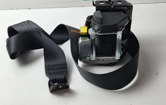 Rear seatbelt