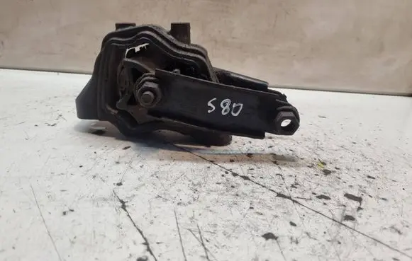 Engine mount bracket
