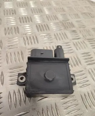 BMW 7 F01 F02 F03 F04 Glow plug pre-heat relay E2110022368