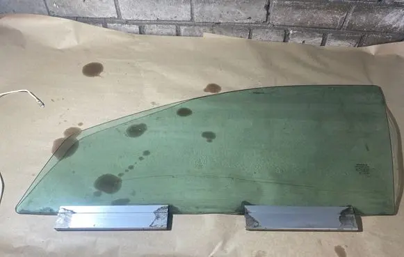 Volvo V70 Front door window glass four-door DOT57M53AS2 E000186 43R001106