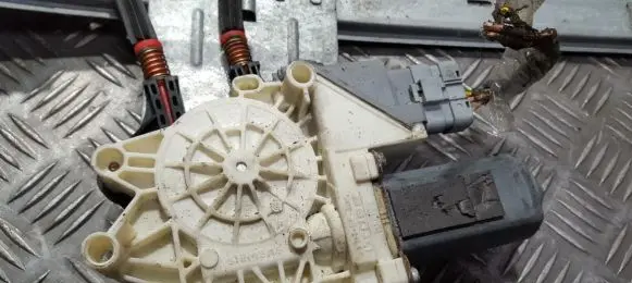 Citroen Xsara Picasso Front door window regulator motor 128000291 9700-105129-500