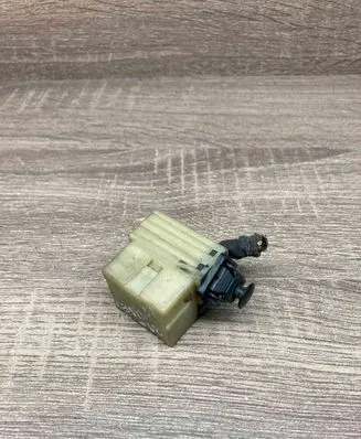 Jeep Grand Cherokee (WJ) Brake pedal sensor switch 04671336 3418G13