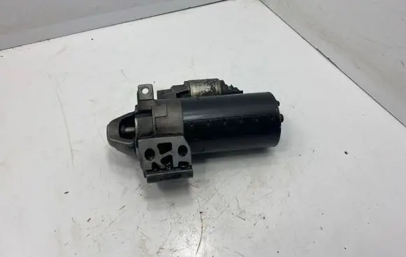 BMW 1 E81 E87 Starter motor 1005831596