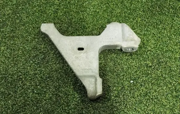 Opel Vivaro Gearbox mounting bracket 244834609R 93450725