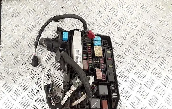 Toyota Prius (XW30) Fuse module 82641