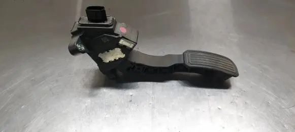 Toyota Avensis T270 Accelerator throttle pedal 7811002002 2Z0200N82