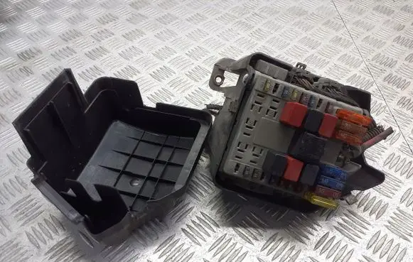 Fiat Bravo Fuse box cover 