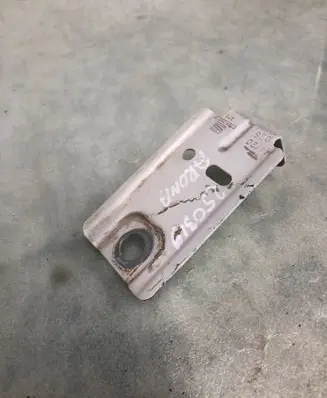 Seat Arona Fender mounting bracket 6f0821432