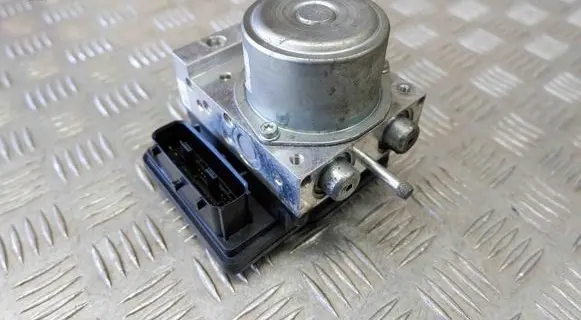 Nissan Juke I F15 ABS Pump 476601KK0B