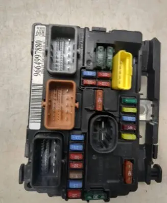 Peugeot 1007 Fuse module 9664997880