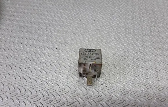Volkswagen PASSAT B5 Other relay 443951253K