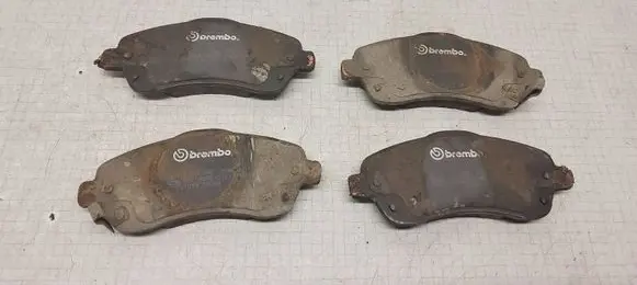 Toyota Avensis T250 Brake pads (front) 