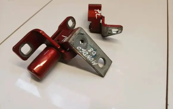 Ford Mondeo MK IV Front door upper hinge A046575