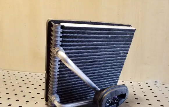 Volkswagen Golf Plus Air conditioning (A/C) radiator (interior) 