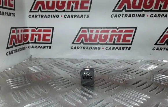 BMW 3 E90 E91 USB socket connector 9237656