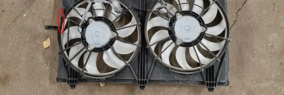 Mitsubishi Outlander Radiator cooling fan shroud