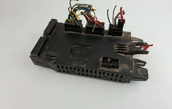 Mercedes-Benz Sprinter W901 W902 W903 W904 Fuse module A0005402550 0473520