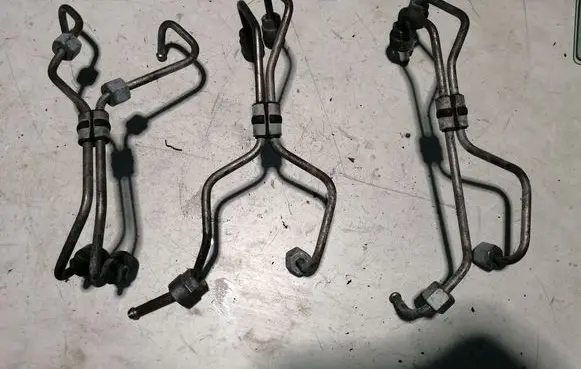 Volvo XC60 Fuel injector supply line/pipe 