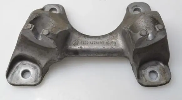 BMW 3 E90 E91 Gearbox mounting bracket 6774105