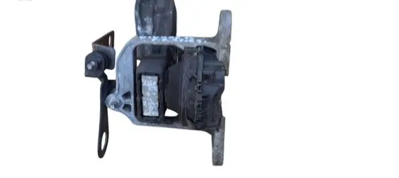 Opel Vivaro Engine mount bracket 112101360R