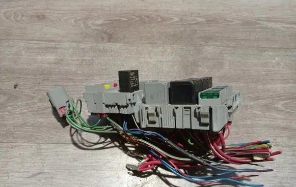 Volvo XC90 Fuse module