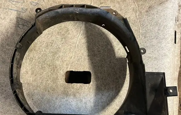 Nissan Patrol Y61 Radiator cooling fan shroud