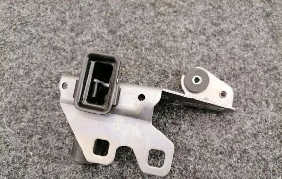 BMW 3 F30 F35 F31 Tailgate window lock/catch/latch 7308831