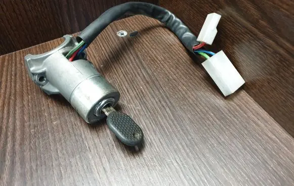 Iveco Daily 40.8 Ignition lock 4836356 4836359