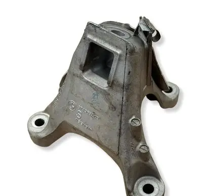 BMW X3 G01 Engine mounting bracket 8743652