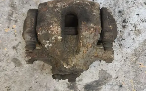 Toyota Auris 150 Front brake caliper