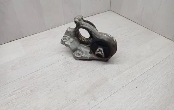 Peugeot 308 Engine mount bracket 9684500180