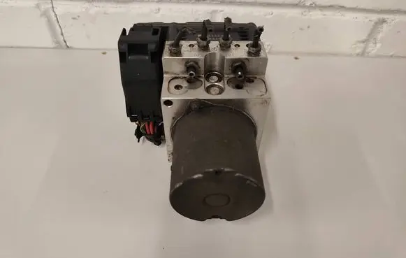 Mercedes-Benz CLS C219 ABS Pump A2114311812
