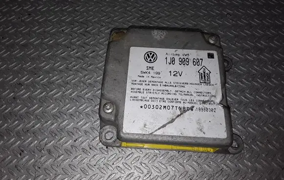 Volkswagen PASSAT B5 Airbag control unit/module 1J0909607 5WK4199