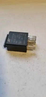 Audi A4 S4 B5 8D Other relay 7M0951253C 95VW10K705EA V23374A1001X007
