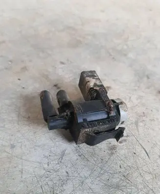 Audi Q5 SQ5 Turbo solenoid valve 1k0906283
