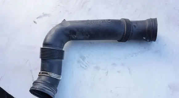 Volkswagen Golf V Air intake hose/pipe 1K0129618AJ