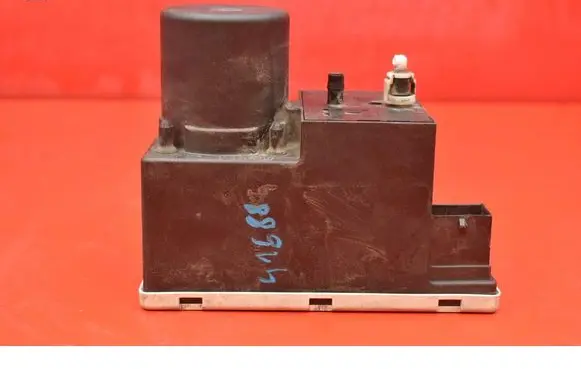Audi A4 S4 B5 8D Central locking vacuum pump 8D0862257C