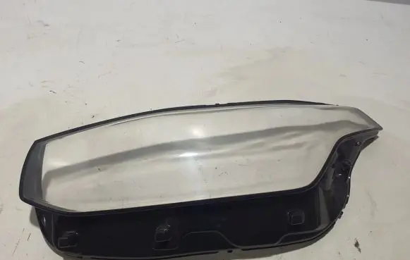 Volvo XC90 Headlight lense 
