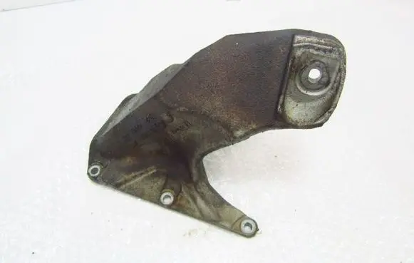 BMW 5 E39 Engine mounting bracket 6751345