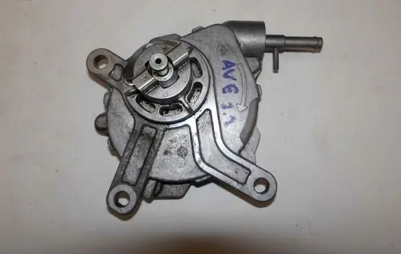 Toyota Avensis T270 Vacuum pump 82740