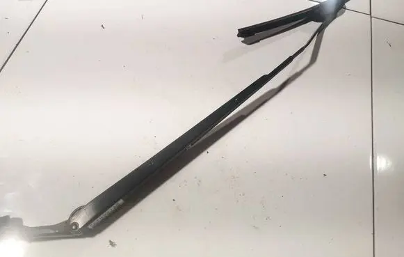 Toyota Corolla Verso AR10 Front wiper blade arm