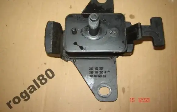 Volkswagen Amarok Engine mount bracket