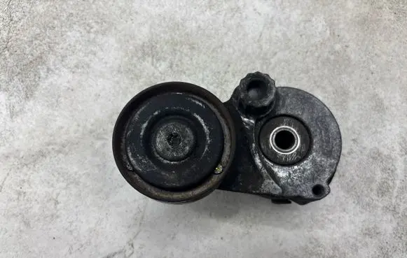 Opel Astra H Alternator belt tensioner 55556090AZ