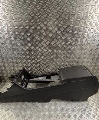 Volkswagen Touareg II Center console 7P2863241 7P2863243