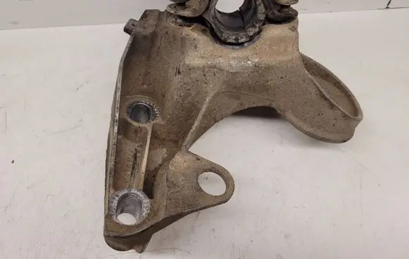 Audi A4 S4 B7 8E 8H Engine mounting bracket 8E0199352F